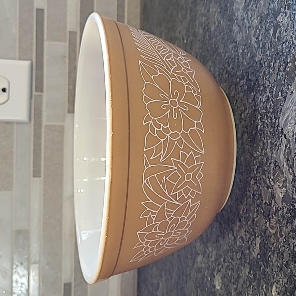 VTG Pyrex Woodland 1.5qt Mixing Bowl